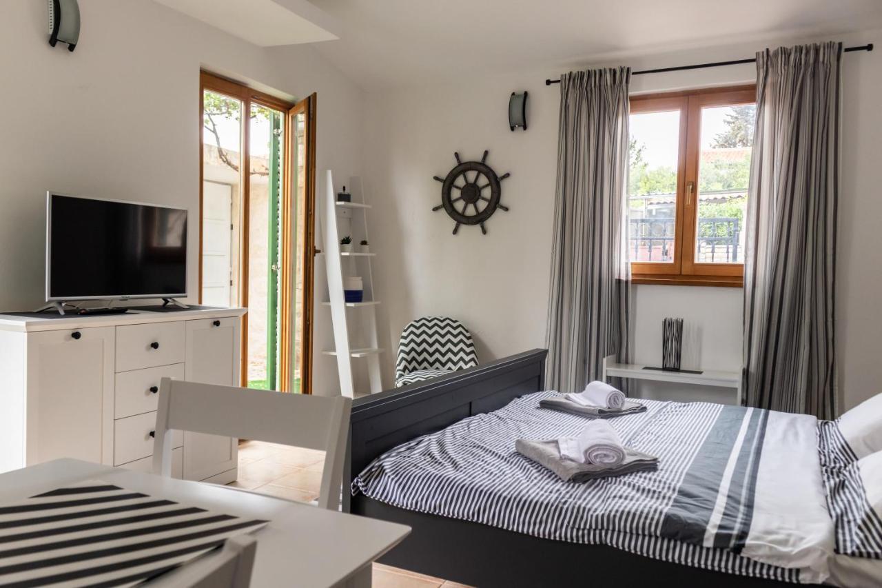 Apartments Summer Touch Petrcane Ngoại thất bức ảnh